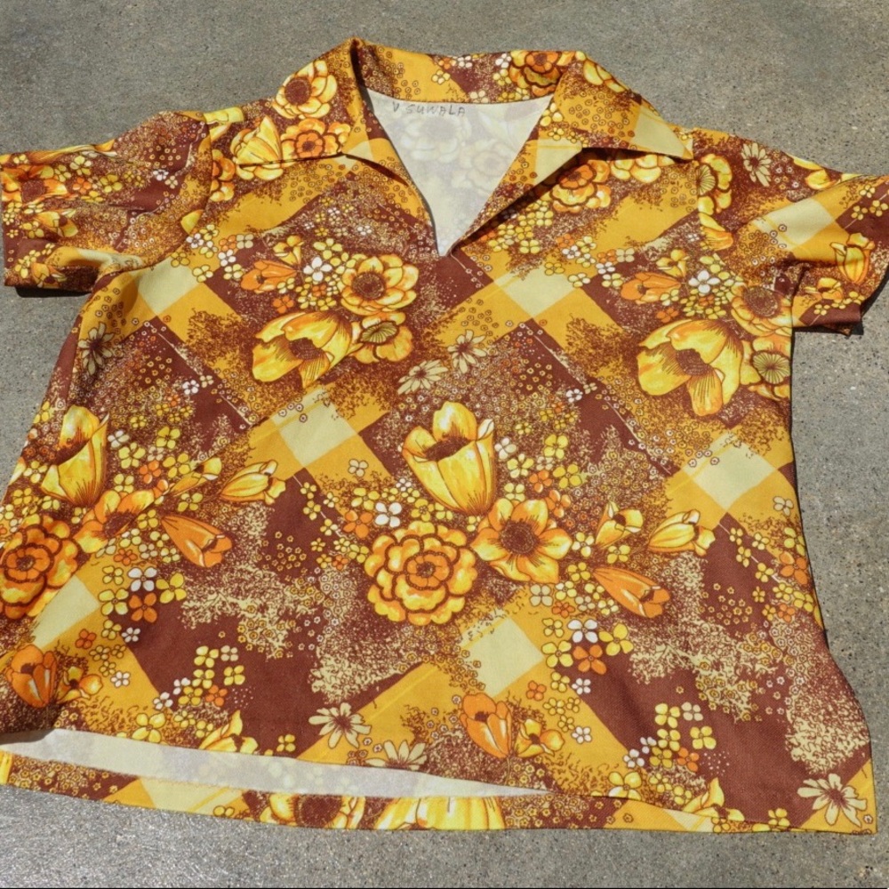 70s Vintage Yellow Floral Top with Sunflowers
